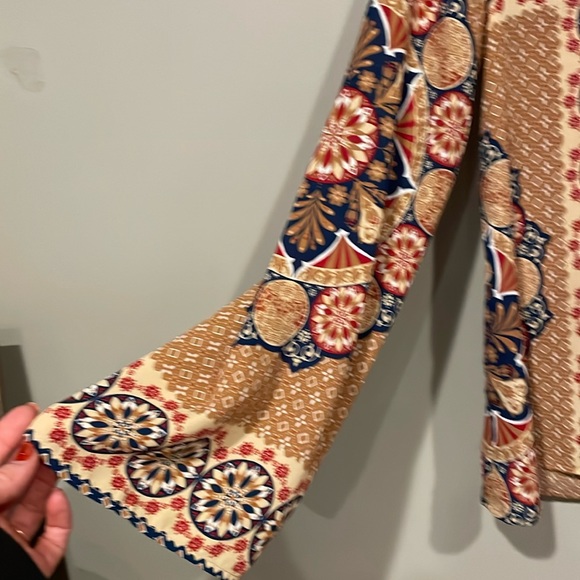 Altar’d State blouse - Picture 4 of 10